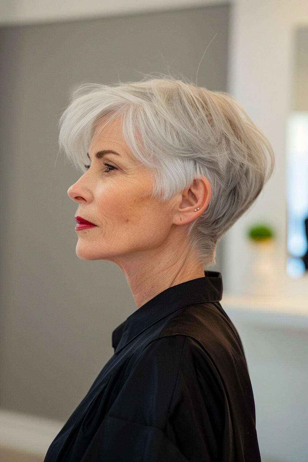 Short grey hairstyle for women over 60